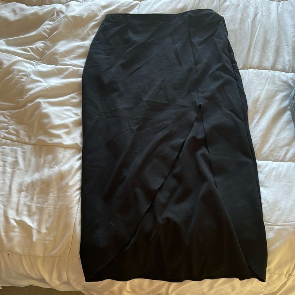 👉 Abercrombie Open Slit skirt gorgeous
